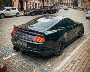 Найпотужніший в Україні Ford Mustang "тусується" в центрі Києва