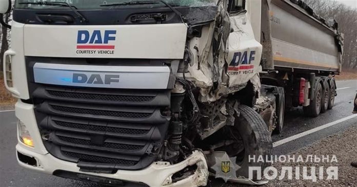 Помилки, які роблять багато водіїв під час обгону вантажних автомобілів