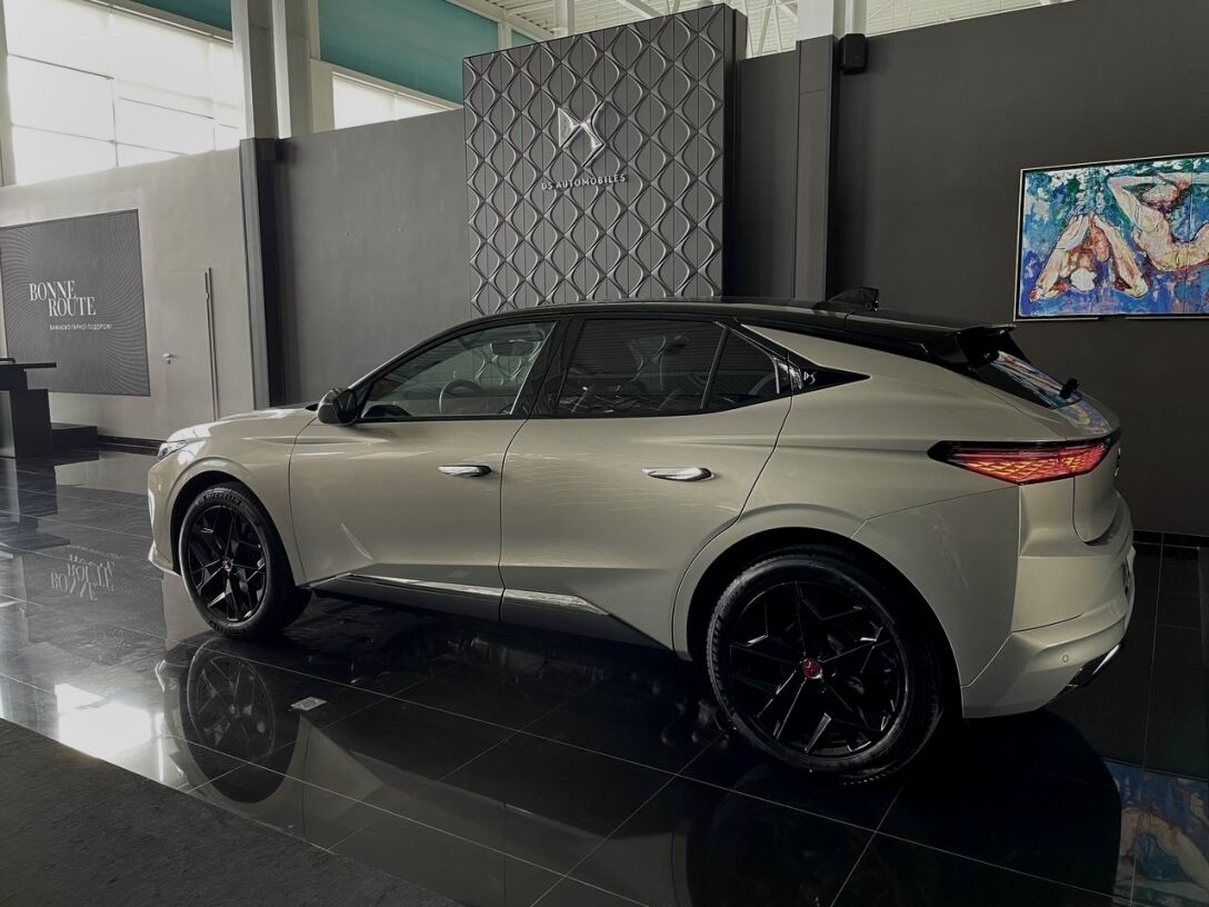 На українському авторинку з'явився довгоочікуваний преміальний купе-кросовер DS 4