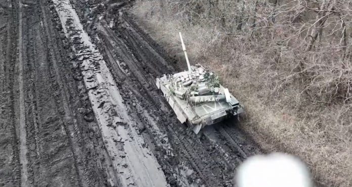 ЗСУ показали, як знищуються російський танк з безпілотника