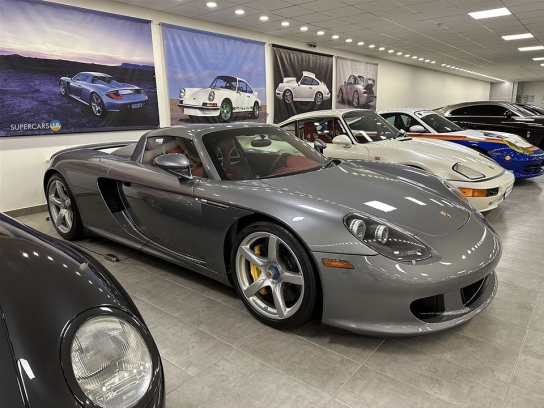 В Дніпрі перебуває ексклюзивна автоколекція з Porsche, Ferrari та BMW