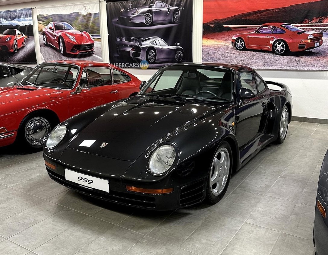В Дніпрі перебуває ексклюзивна автоколекція з Porsche, Ferrari та BMW