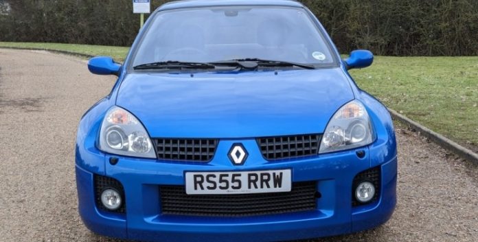 На продаж виставлено 18-річний Renault Clio, що коштує як новий BMW X6 На продаж виставлено 18-річний Renault Clio, що коштує як новий BMW X6