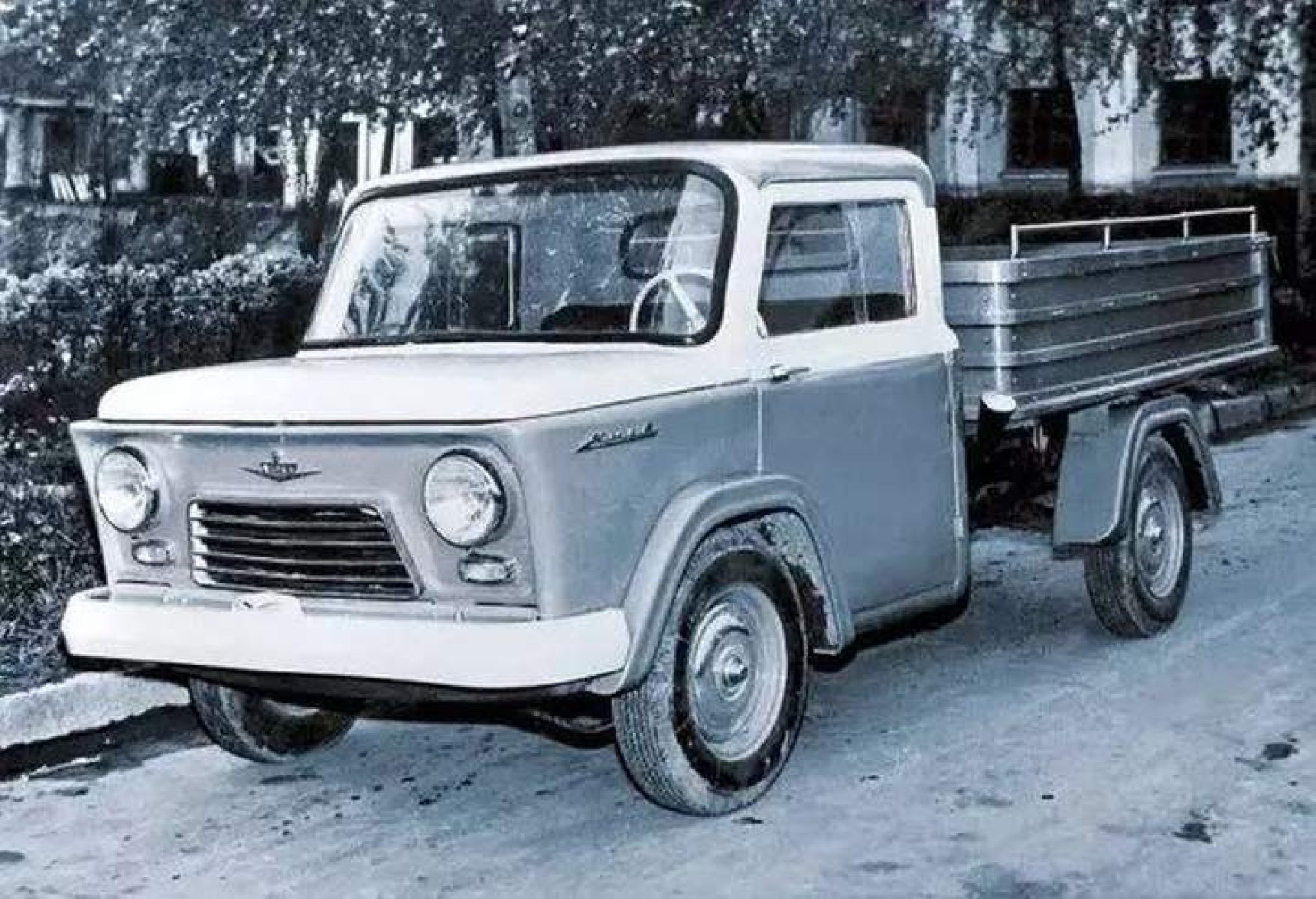 Як виглядали унікальні автомобілі Київського мотозаводу