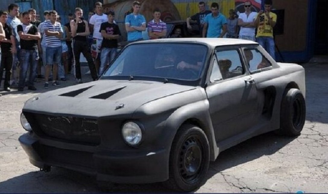 Як виглядає тюнінгований іржавий "Запорожець" з дверима, як у Lamborghini та гальмами від BMW 735i