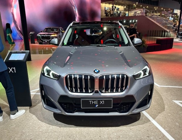 Презентовано оновлені BMW X1 та BMW iX1: як виглядають новинки