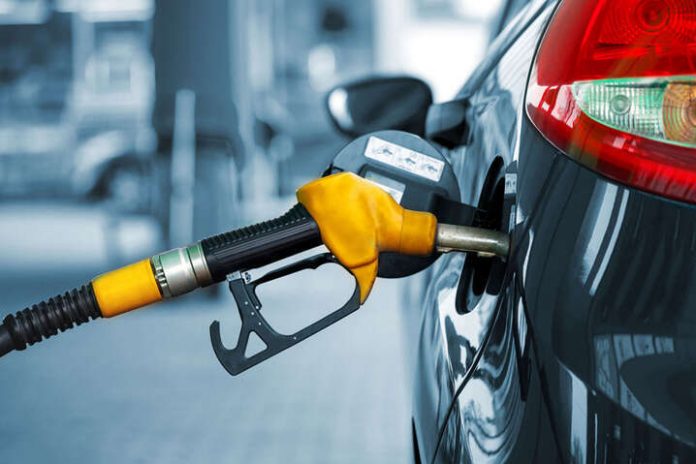 Українці готуються до подорожчання бензину, дизелю та автогазу