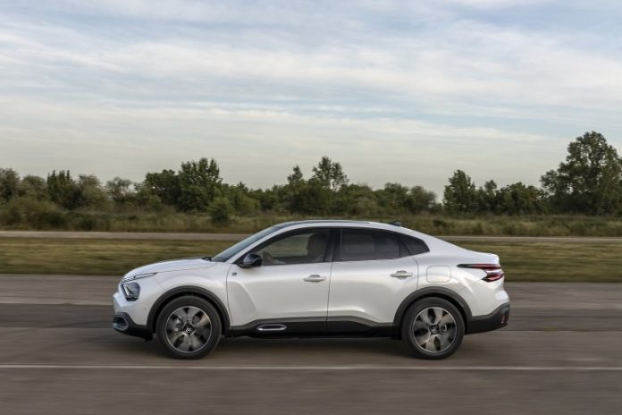 BMW, Lexus та пікап Peugeot: нові моделі, що невдовзі з'являться на авторинку України