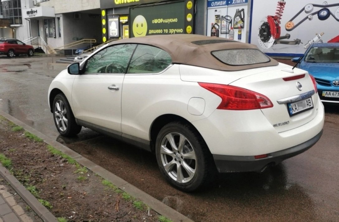 Унікальний кабріолет від Nissan помічено в столиці