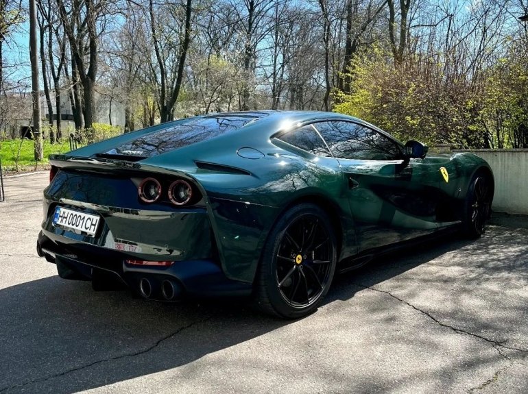 В Одесі помітили рідкісний Ferrari 812 Superfast за $500 000