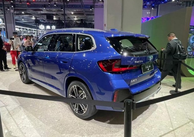 Презентовано оновлені BMW X1 та BMW iX1: як виглядають новинки