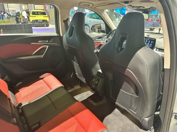 Презентовано оновлені BMW X1 та BMW iX1: як виглядають новинки