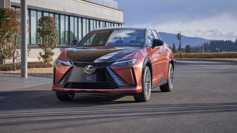 BMW, Lexus та пікап Peugeot: нові моделі, що невдовзі з'являться на авторинку України