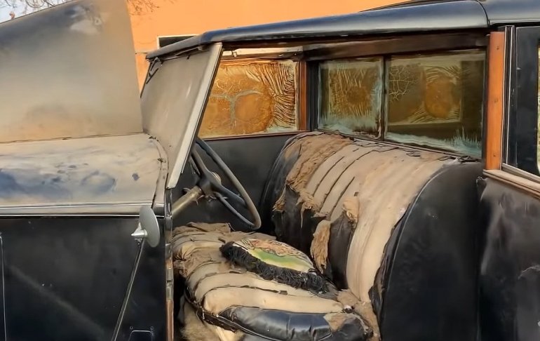 Культовий лимузин Ford 1934 року випуску знайдено в старому сараї: раритет коштує $200 000