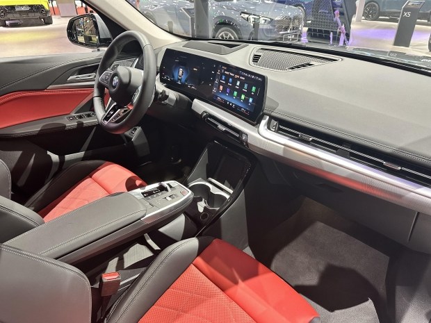 Презентовано оновлені BMW X1 та BMW iX1: як виглядають новинки