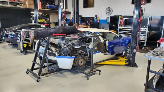 Чому заміна свічок і котушок запалювання Bugatti Veyron коштує понад 20 000 доларів