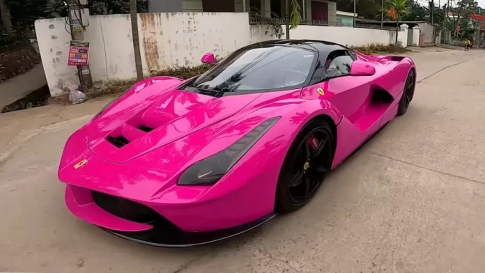 В’єтнамські ентузіасти перетворили старий автомобіль Toyota на копію Ferrari