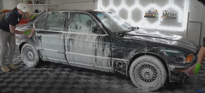 Вперше за 3 роки помили 40-річний BMW: що сталося з автомобілем
