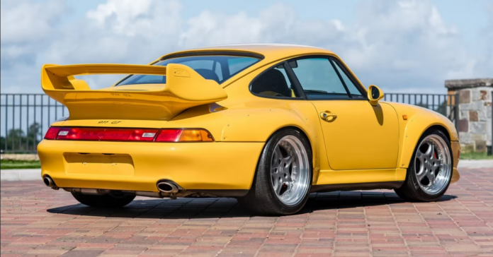 10 відносно недорогих спортивних автомобілів, які перевершать Porsche