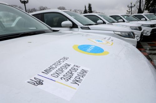 70 службових машин Suzuki передано українським медикам від ООН 