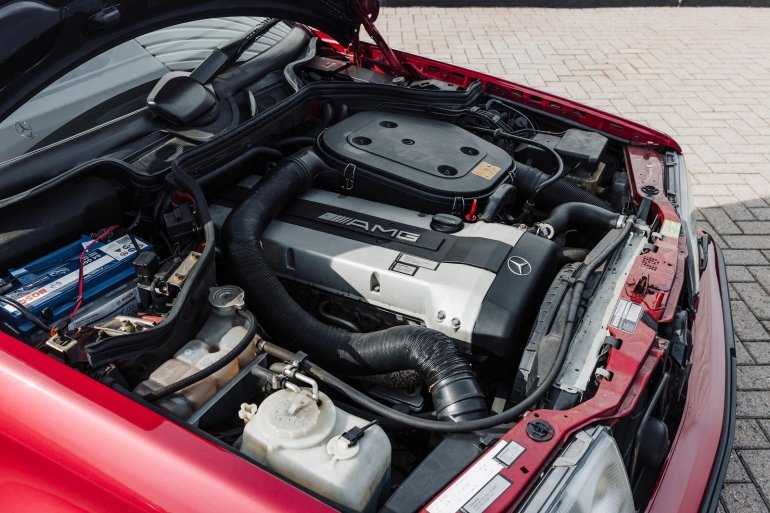На аукціоні продали рідкісний Mercedes-Benz W124 за ціною нового: як виглядає унікальний кабріолет