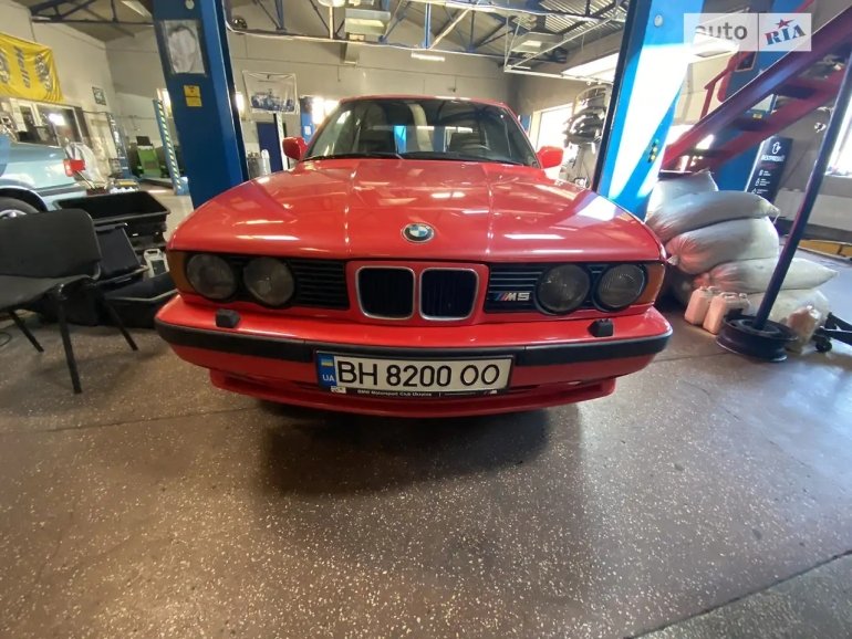 В Одесі продається 35-річний раритетний седан BMW M5 за $20 000