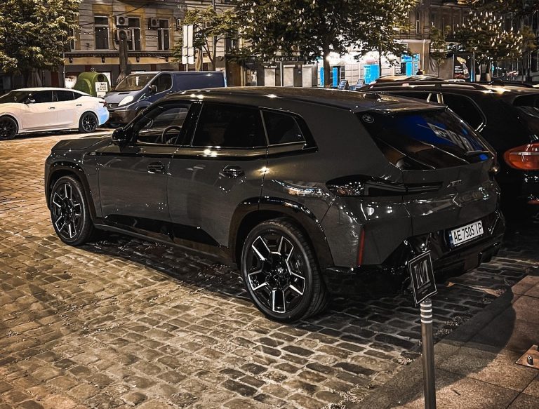Неочікуваний дебют нового BMW XM: в Києві помічено кросовер за 7 мільйонів гривень