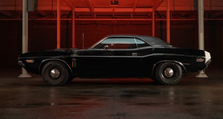 Мільйон доларів за іржавий спорткар: на аукціоні продали легендарний Dodge Challenger