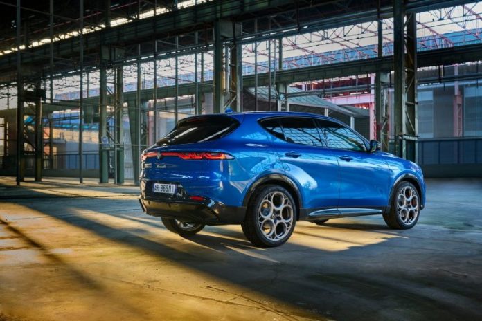 Новий Alfa Romeo вже дебютував в Україні: скільки коштує кросовер та де його придбати