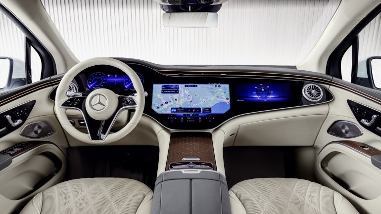 В Києві помічено преміум Mercedes-Benz EQS SUV, що коштує більше 4 мільйонів