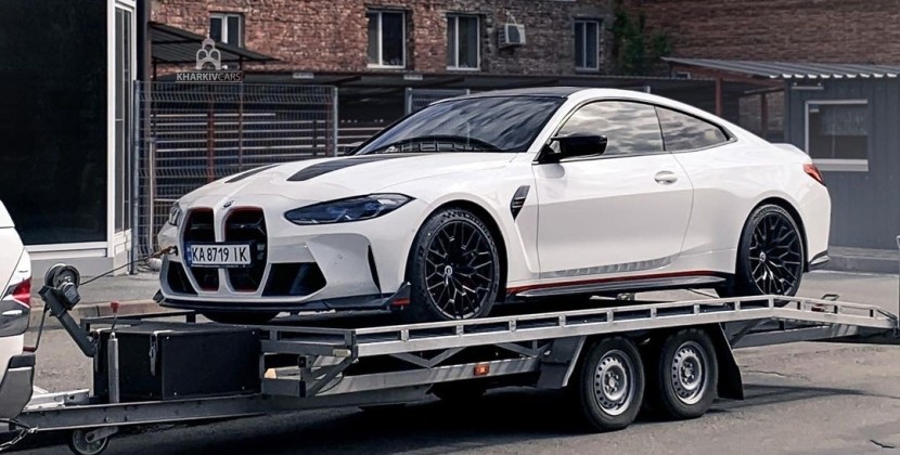 В Україну привезли унікальний спорткар BMW M4 CSL, що розганяється до 307 км/год