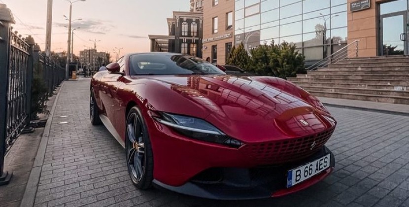 В Одесі помітили рідкісний нерозмитнений Ferrari Roma за $250 000