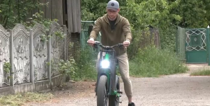 Український винахідник виготовляє електробайки для ЗСУ: тихий та непомітний транспорт