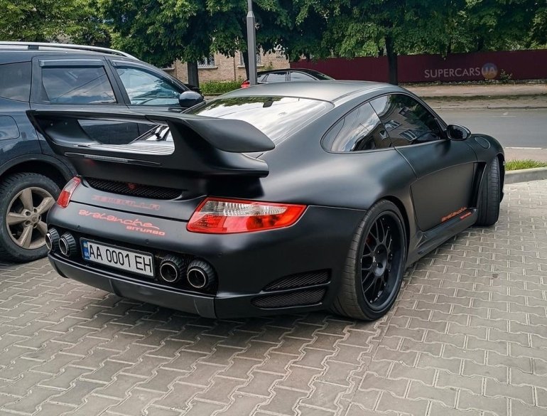 В Україну привезли тюнінгований Porsche: таких в світі одиниці