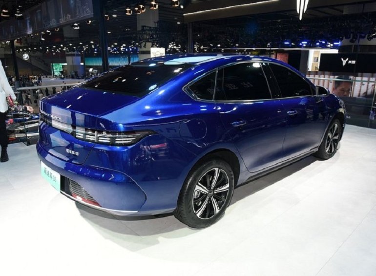 Економічний гібрид від BYD з витратою палива 3,8 літра на 100 км