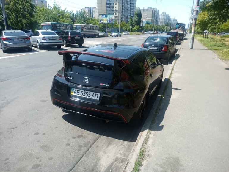 Таких одиниці: в Україну привезли рідкісний Honda CR-Z Mugen