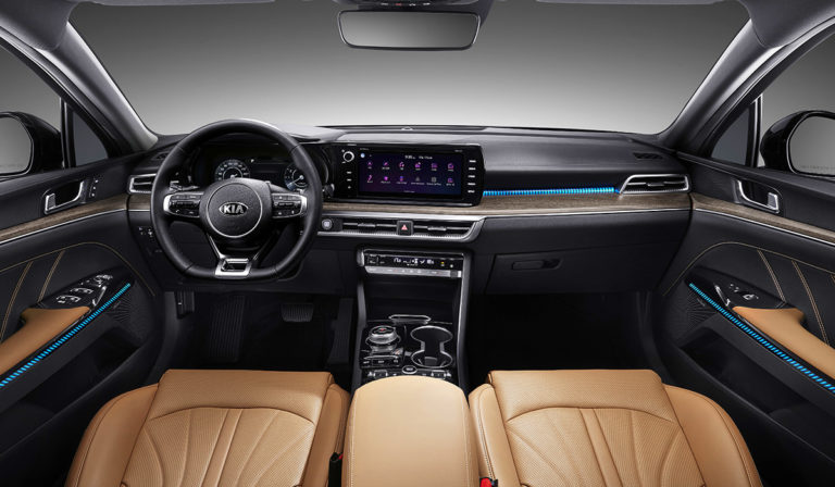 Toyota Camry вже не лідер серед седанів: хто випередив популярну модель