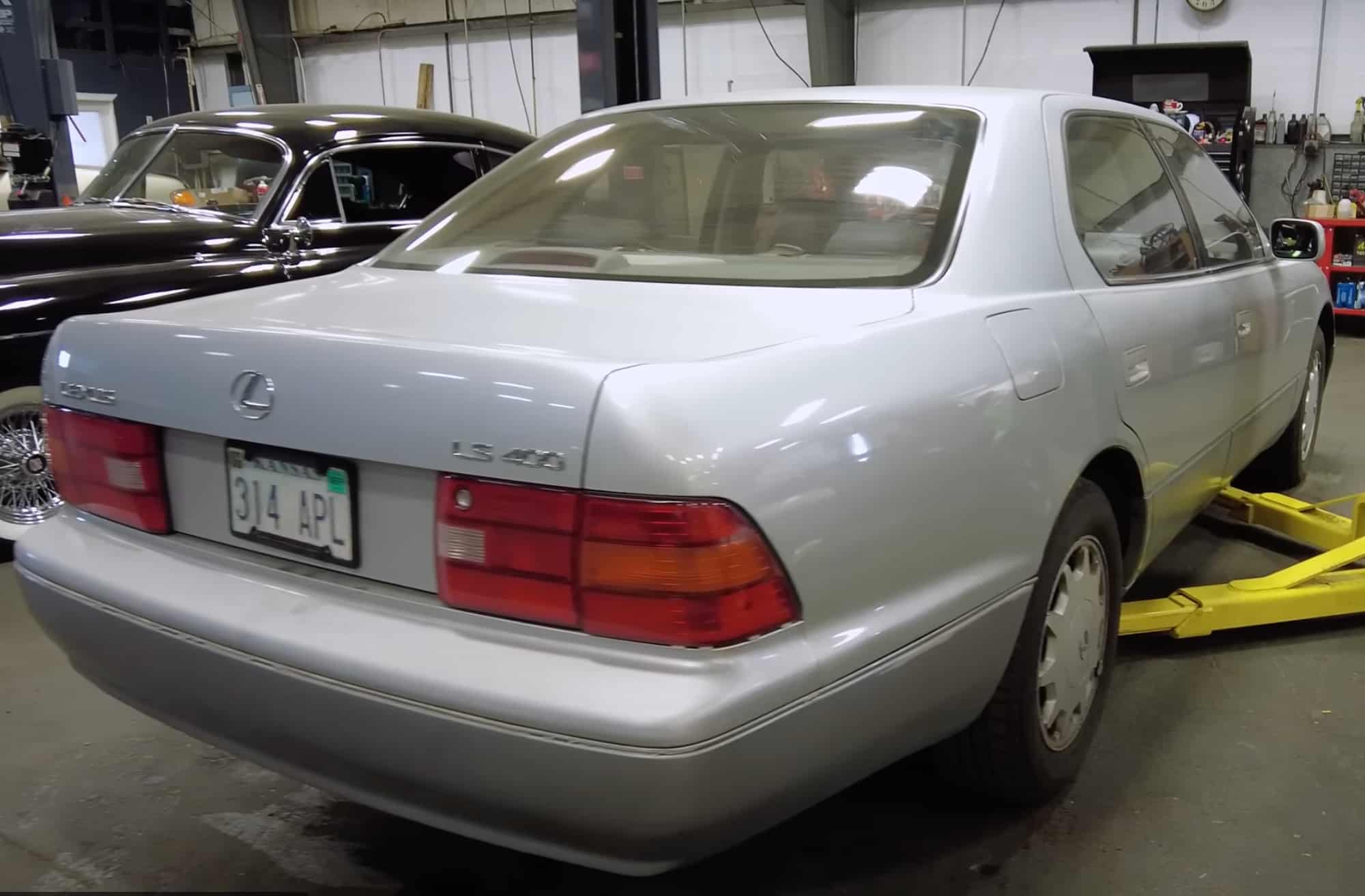 Lexus LS 400