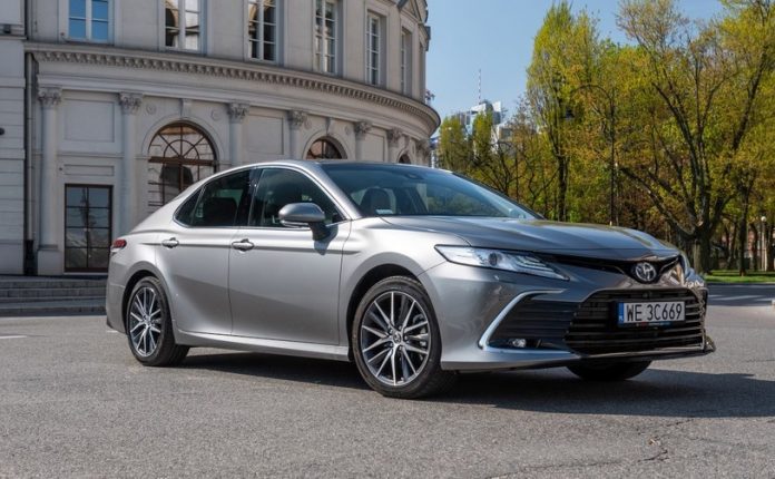Toyota Camry 2.5 Hybrid e-CVT
