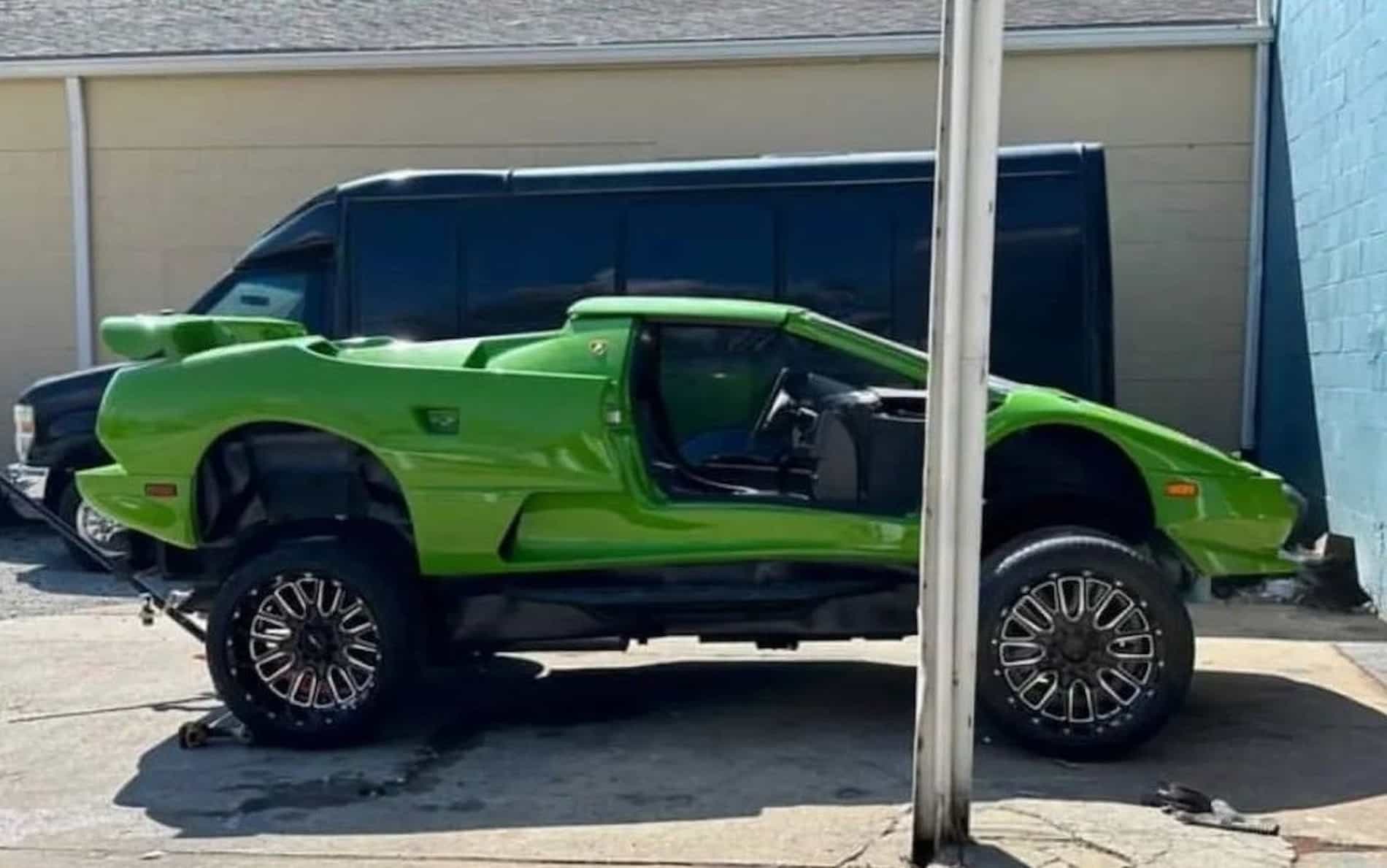 Унікальний гібрид суперкара Lamborghini та позашляховика продають за 19 000 доларів