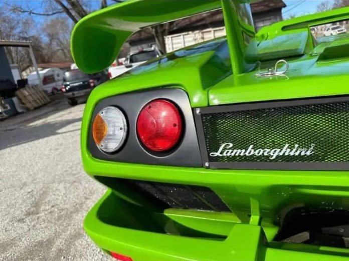 Унікальний гібрид суперкара Lamborghini та позашляховика продають за 19 000 доларів