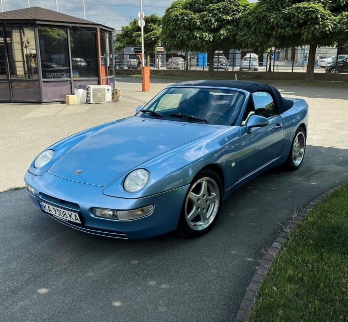 Єдиний на всю Україну: в столиці помітили унікальний кабріолет Porsche