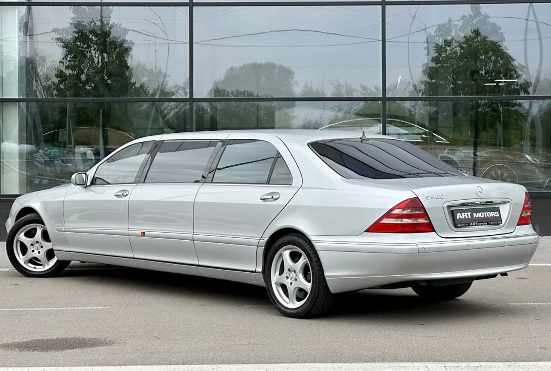 Родом з 2000-х: в Україні знайшли раритетний Mercedes-Benz S-Class Pullman