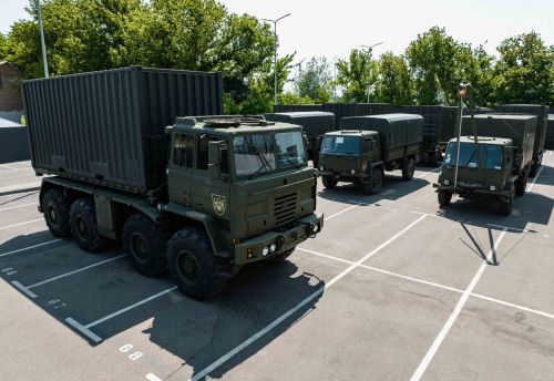 В ЗСУ з'явилися британські Foden: вантажівка, яка підіймає 18 тонн