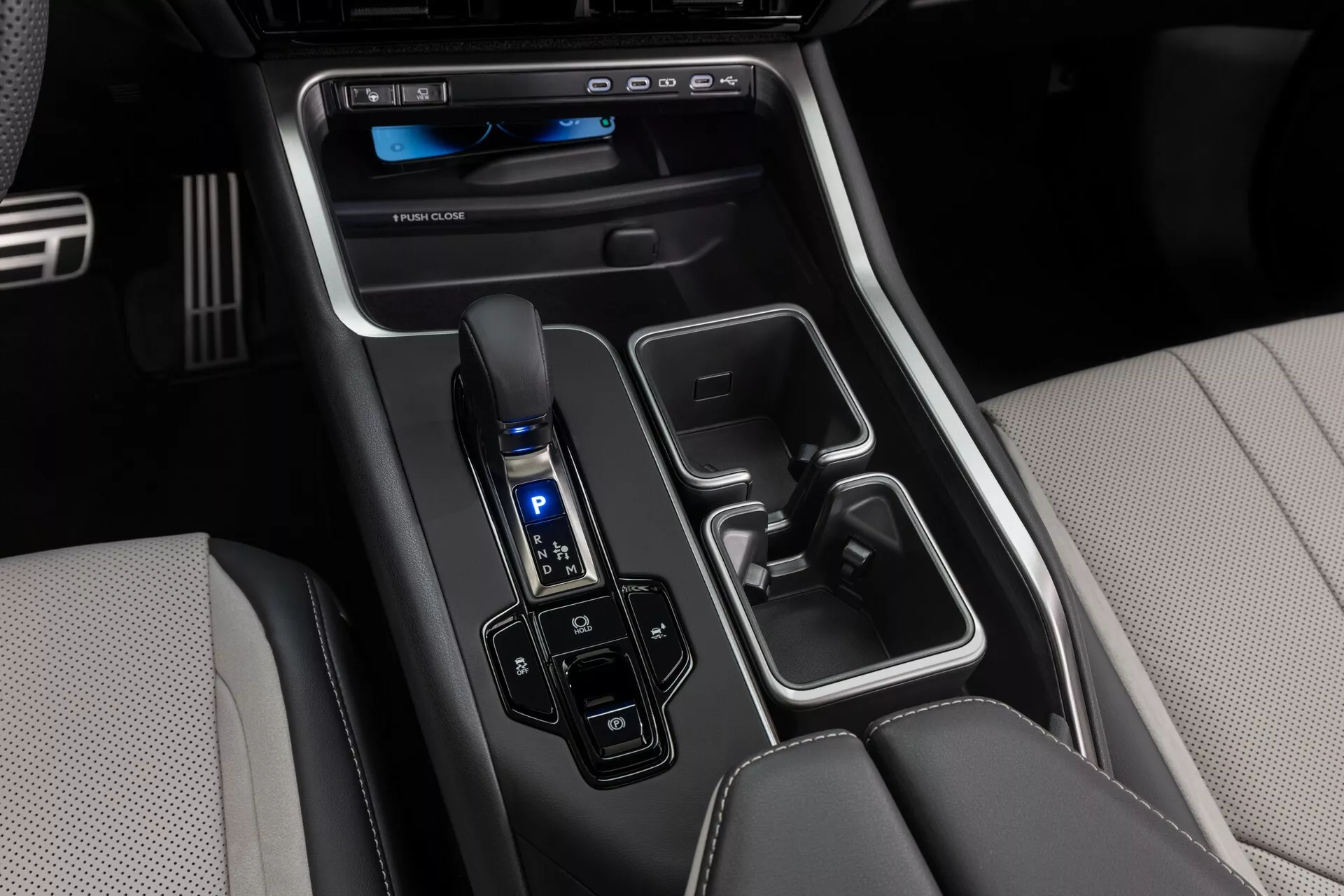 Lexus TX
