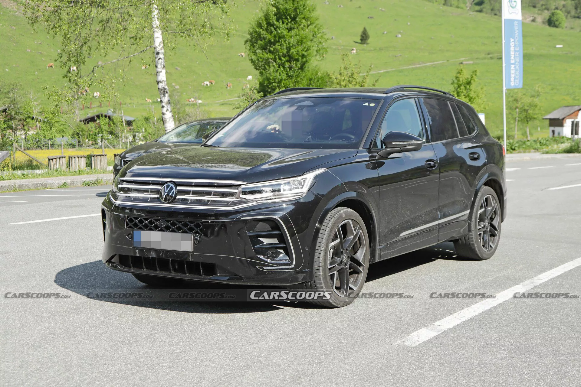 VW Tiguan R-Line