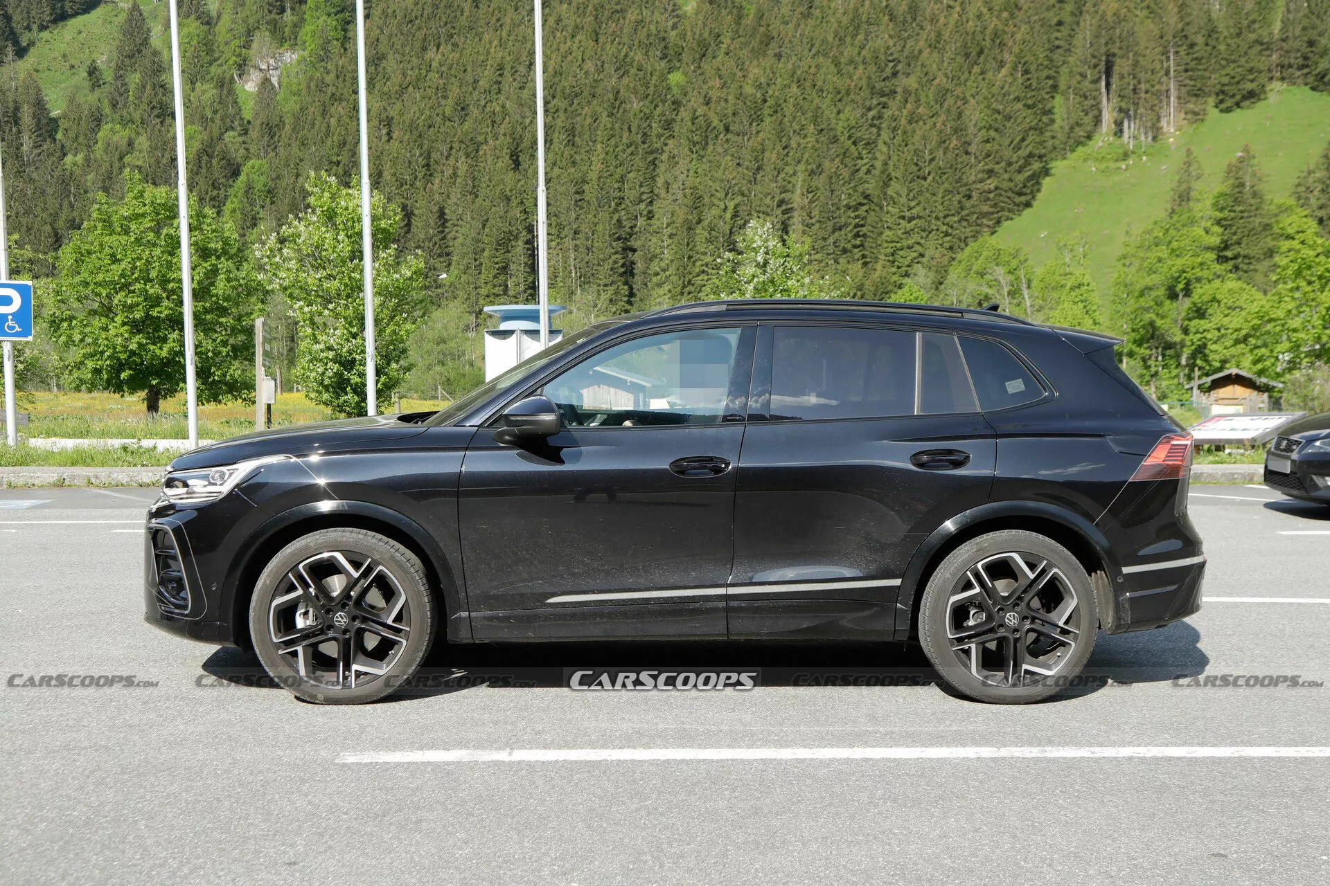 VW Tiguan R-Line