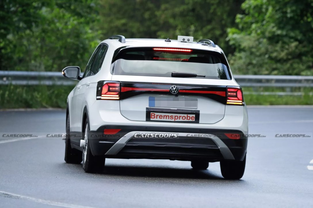 Модифікований Volkswagen T-Cross помітили на тестах: які зміни отримала модель 