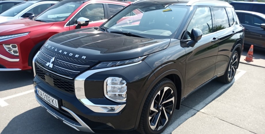 Mitsubishi Outlander 4