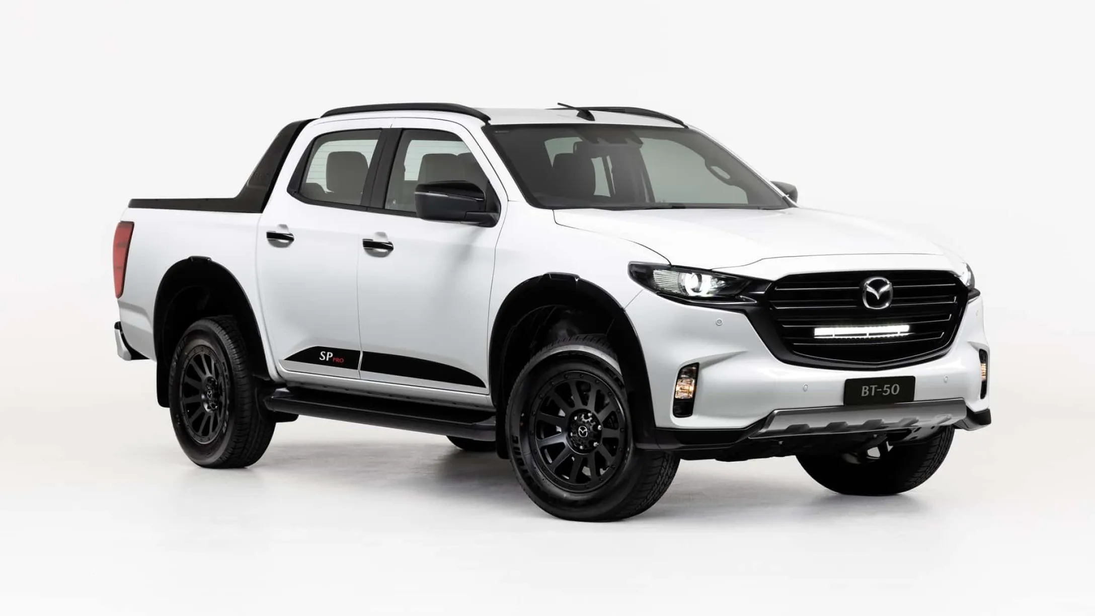 Подолають будь-яке бездоріжжя: Mazda презентувала вишукані пікапи